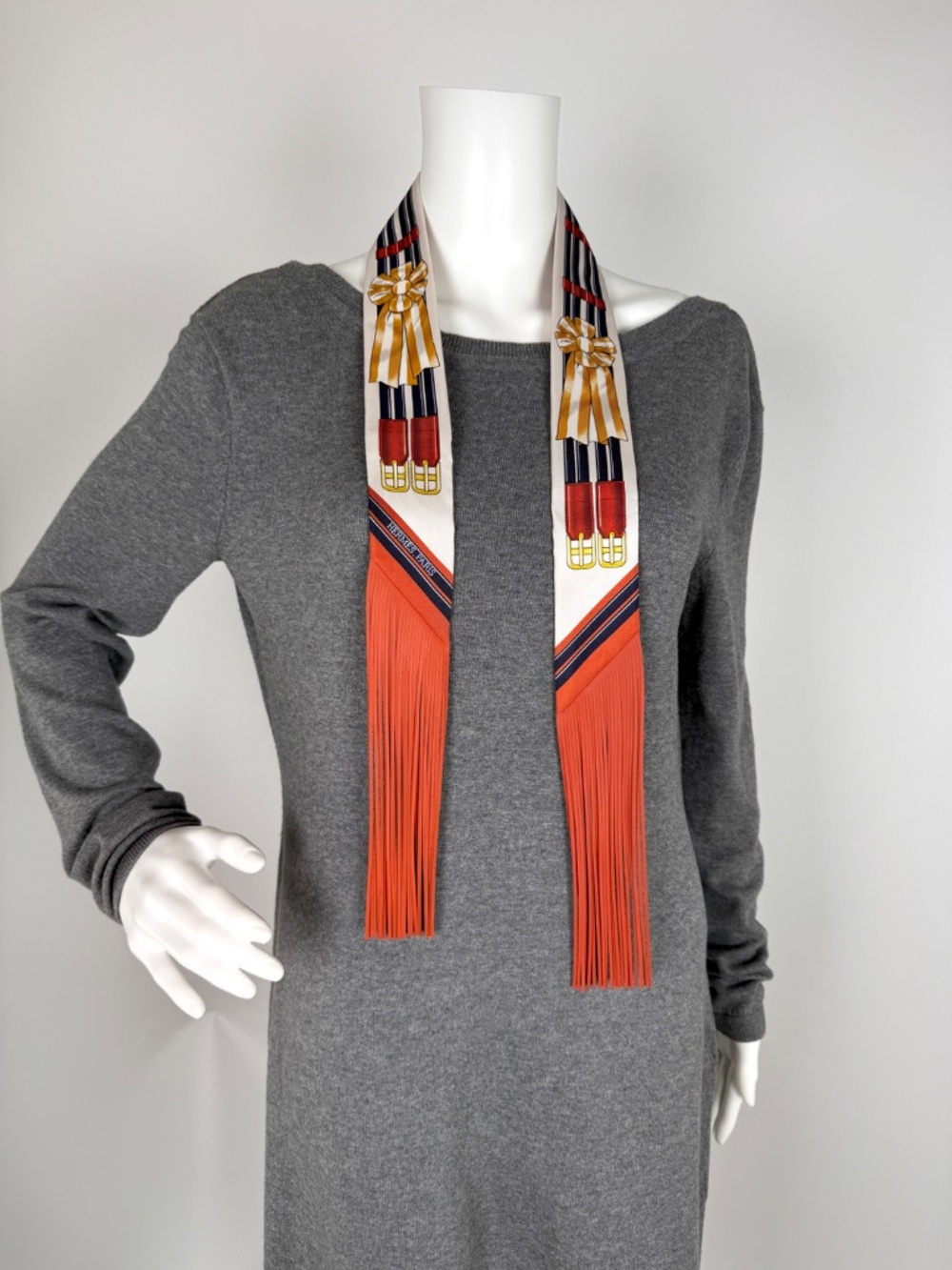 Sold Hermes Jumping Creme Alezan Anthracite Silk Calfskin Leather Fringe Scarf - Picture 3 of 12